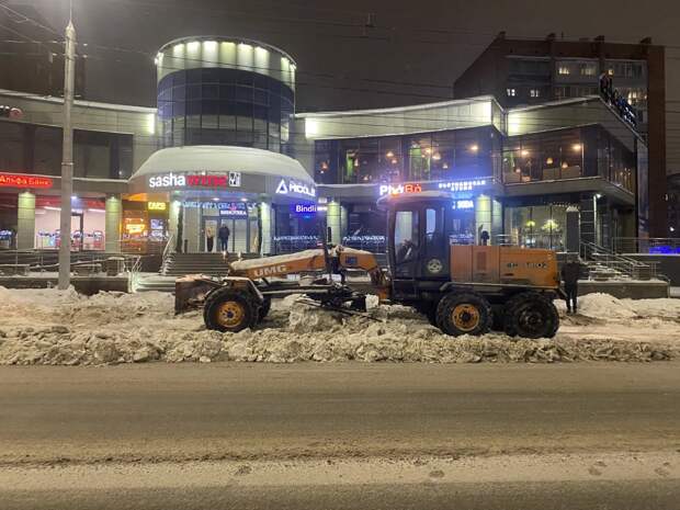 В Рязани ночью 23 января вывезли снег с центральных улиц и путепровода