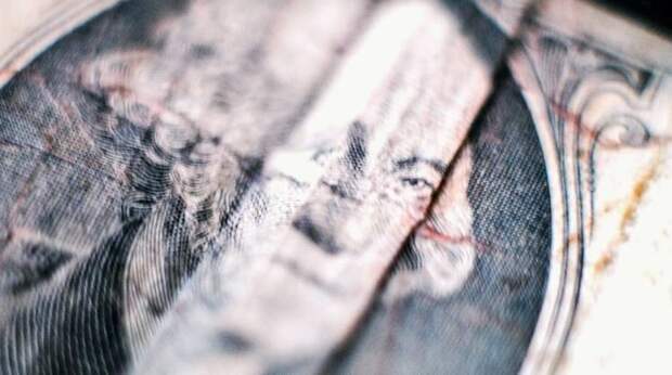 Ирак принял радикальное решение, полностью отказавшись от операций в долларах