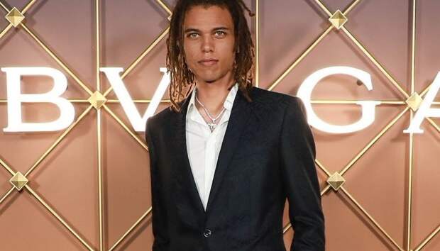 28-летний приемный сын Изабеллы Росселлини Роберто стал моделью. Взгляните на его выход на вечеринке Bvlgari в Нью-Йорке
