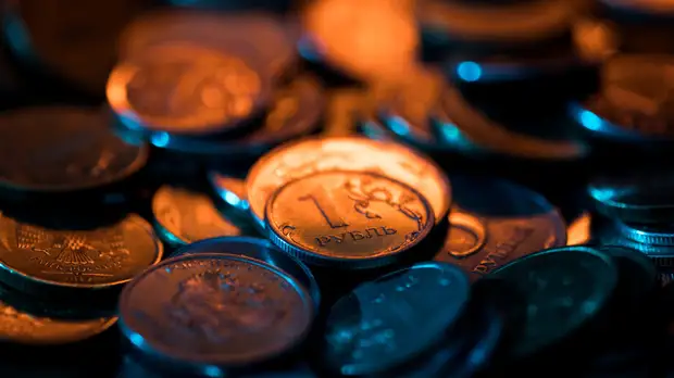 Рубль растёт к доллару