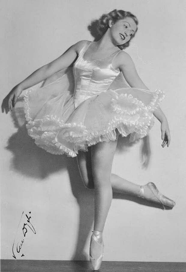 Кровавый стриптиз Франчески Манн в лагере смерти