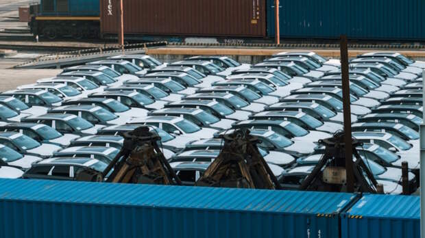 Geely и Toyota возглавили мартовский импорт автомобилей в России