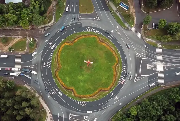Турбокольцевые перекрёстки: как их правильно проезжать, и зачем они нужны