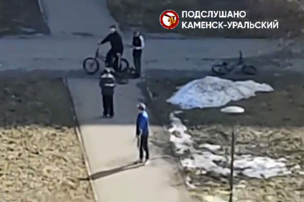 На Урале школьники издевались над инвалидом, бросая ему в ноги петарды