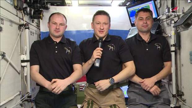 Космонавты МКС поздравили россиянок с 8 Марта