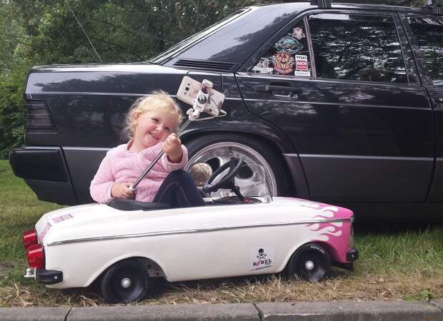 Отец превратил педальный «Москвич» в крутой хот-род для своей дочери авто, автомобили, детский автомобиль, москвик, педальная машинка