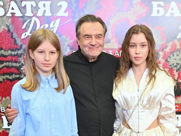 Анна Пересильд рассказала об отношениях с младшей сестрой Ниной — дочерью Алексея Учителя от Софьи Мелединой