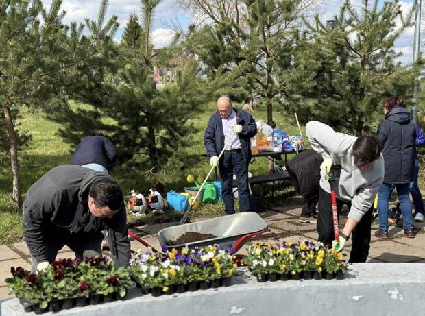 В Ленобласти в преддверие Дня Победы провели более 700 субботников на мемориалах
