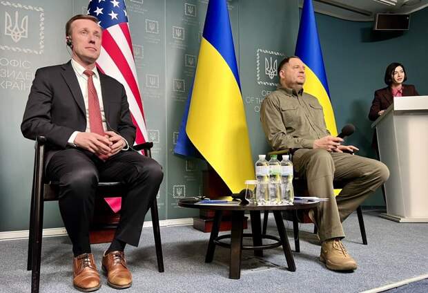 В игру вступает BlackRock, скупающий плодородные земли Украины Советник Байдена по нацбезопасности Салливан тайно приехал в Киев, чтобы объявить о «неизбежной победе Украины».-2