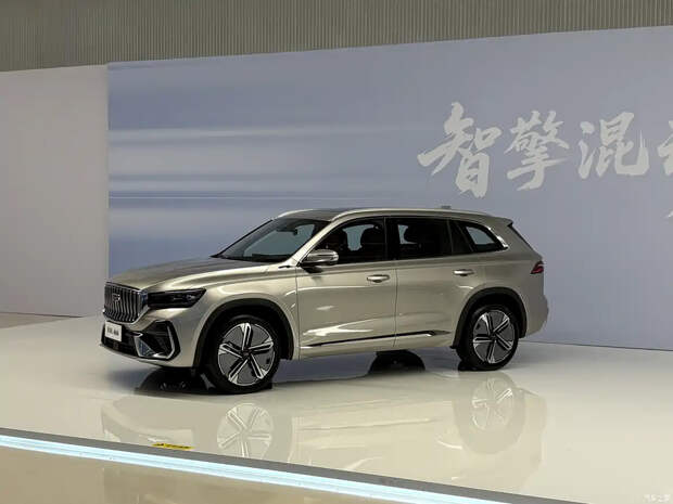 Geely показала гибрид i-HEV с 313 л.с., тепловым КПД 48,41% и расходом до 4,75 л/100 км