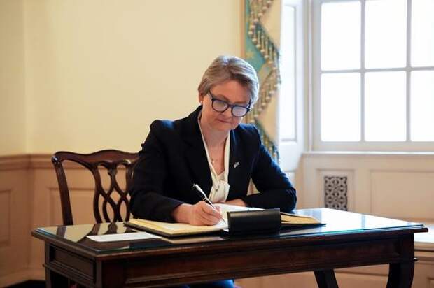 Глава МИД Британии выступила против взимания Ираном платы за проход через Ормуз