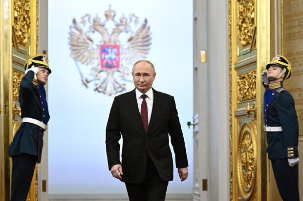 Песков: охрану Путина не усиливали после покушения на Фицо