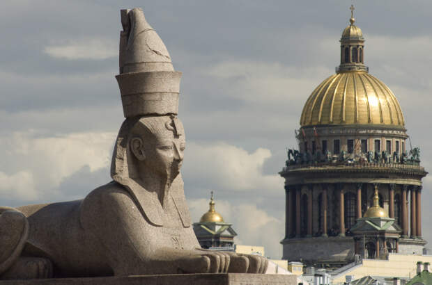 Сфинкс на Университетской набережной.