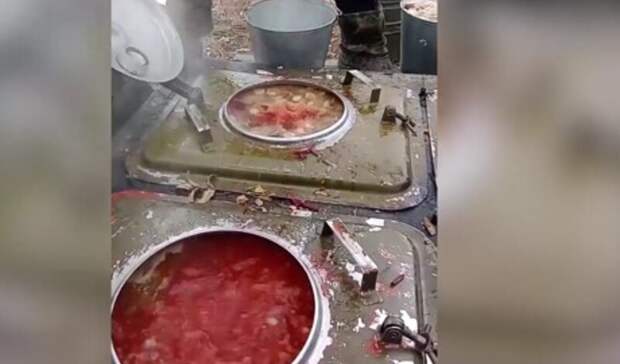 Губернатор Александр Моор проверил, чем кормят бойцов батальона «Ермак»