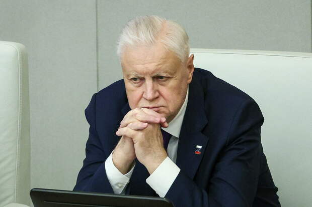 Миронов предложил сократить новогодние праздники и увеличить майские