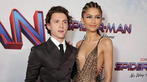 Инсайдер раскрыл, почему Том Холланд и Зендея сыграли свадьбу тайно