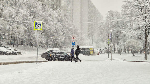 Продолжительный снегопад обрушится на Москву: в регионе объявлен "желтый" уровень погодной опасности