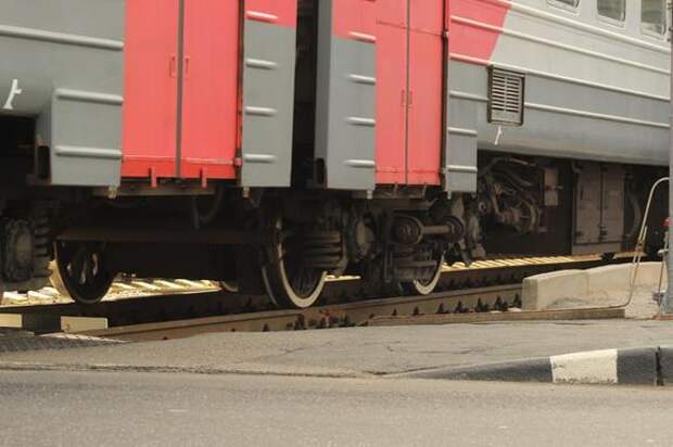 На железной дороге под Петербургом пострадал 16-летний зацепер