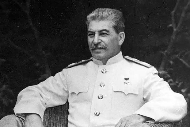 Политолог Багдасаров указал на важность реабилитации Сталина для сплочения россиян