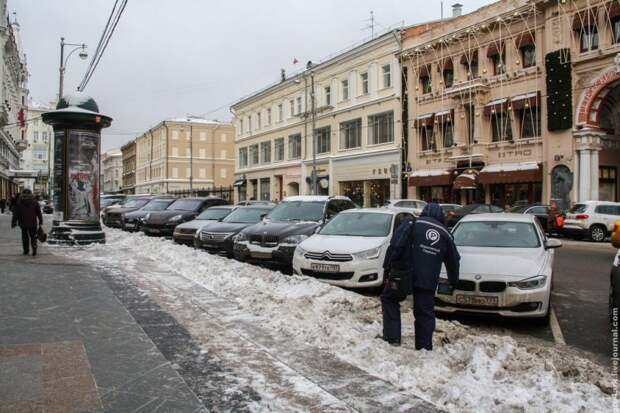Сколько нужно человек, чтобы эвакуировать машину в Москве авто, гибдд, москва, парковка, пдд, платная парковка, эвакуатор, эвакуация