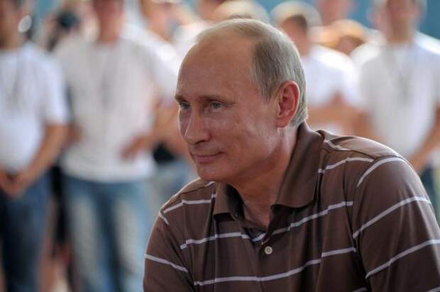 Путин в Якутске вышел на улицу к местным жителям и пообщался с ними