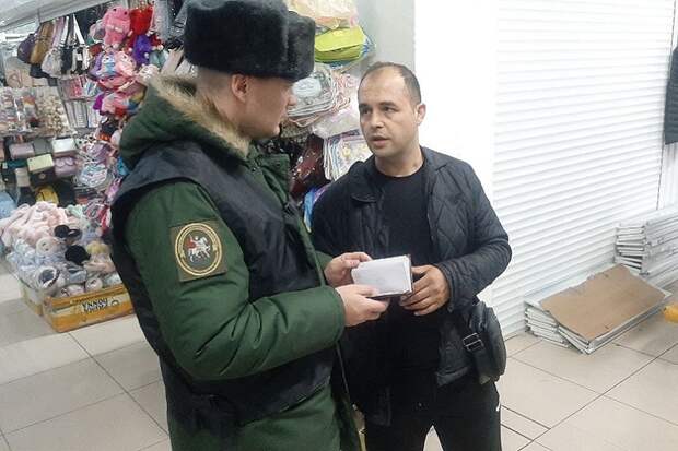 В Новосибирске силовики провели облаву на мигрантов в скандальном ТЦ «Восток»