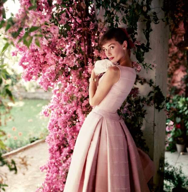 Одри Хепберн, 1955 год. Норман Паркинсон (Norman Parkinson) - мастер модной фотографии.