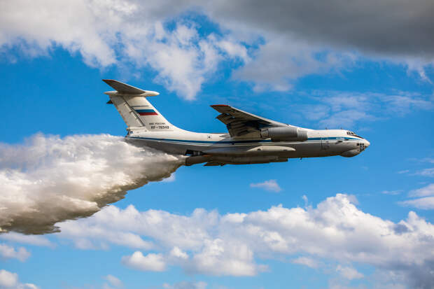 Тверские летчики на Ил-76 потушили условный крупный пожар