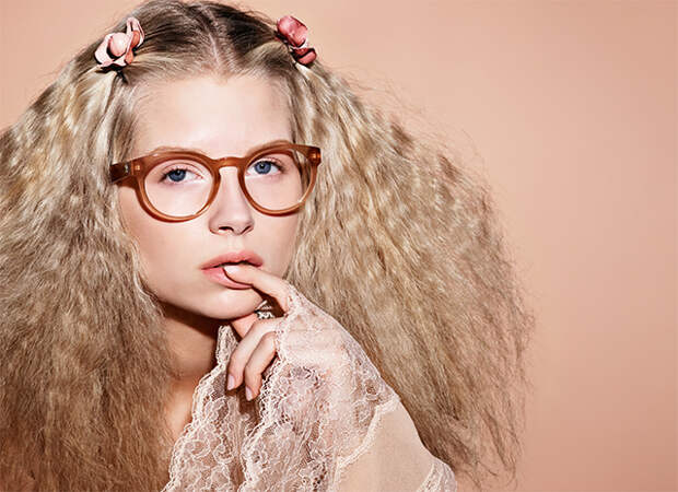 Лотти Мосс, кадр из рекламной кампании Chanel Eyewear, весна-лето-2017