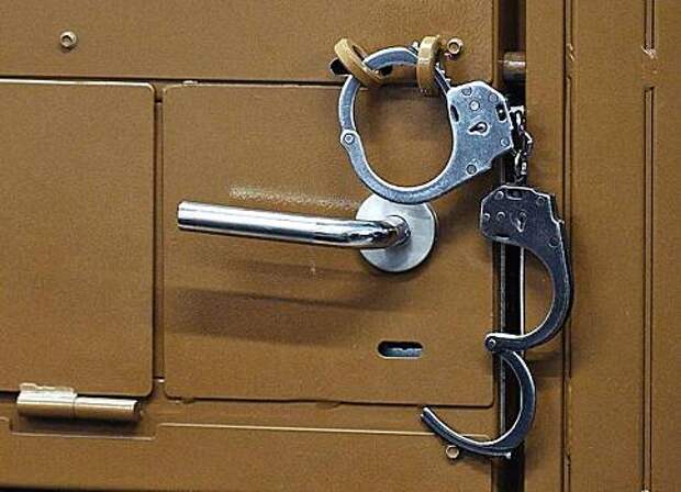 Липовые сотрудники ФСБ получили деньги от четверых россиян и были осуждены