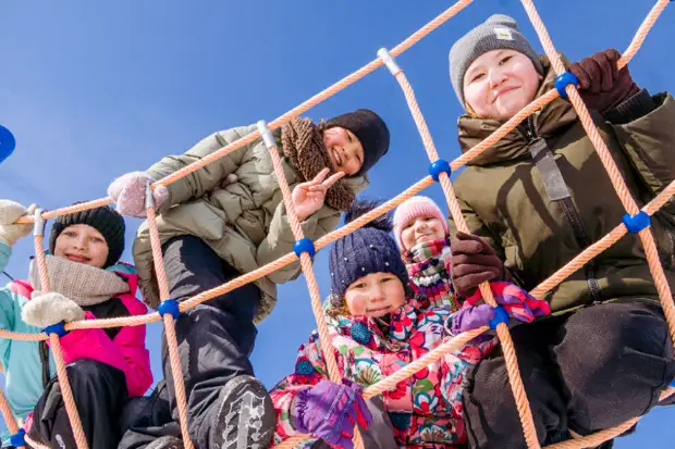 В поселке Новый Порт построили новые дома, дороги и детские площадки