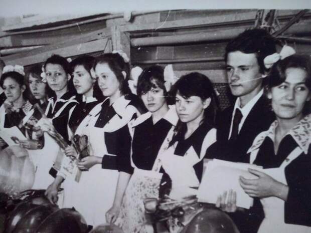 Выпускницы 70-х и 80-х и современные выпускники школ