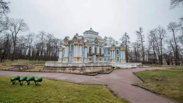 Екатерининский и Александровский парки закрыли из-за плохой погоды