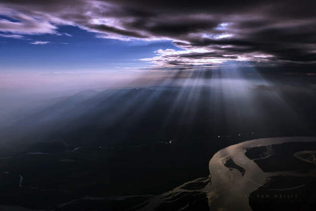 storm-sky-photography-airline-pilot-christiaan-van-heijst-8-57eb67fdd886f__880