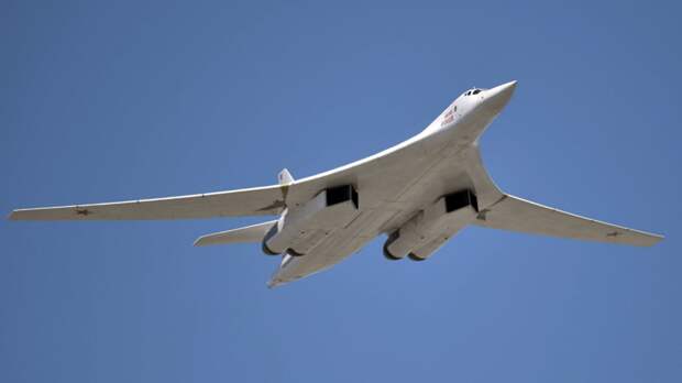 Два Ту-160 выполнили перелёт на аэродром на Чукотке