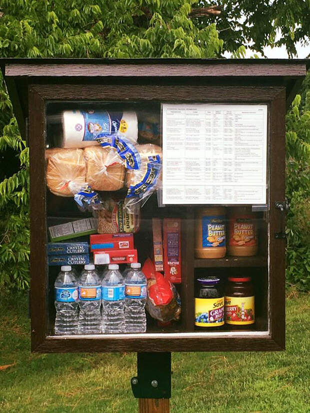 free-little-pantry-feed-homeless-poor-jessica-mcclard-11-1