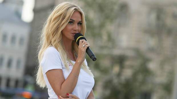 Викторию Лопыреву заметили на мачте-открытия чемпионата мира по футболу