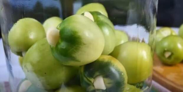 Разлетаются в миг. Хрустящие зеленые помидоры на зиму: без стерилизации