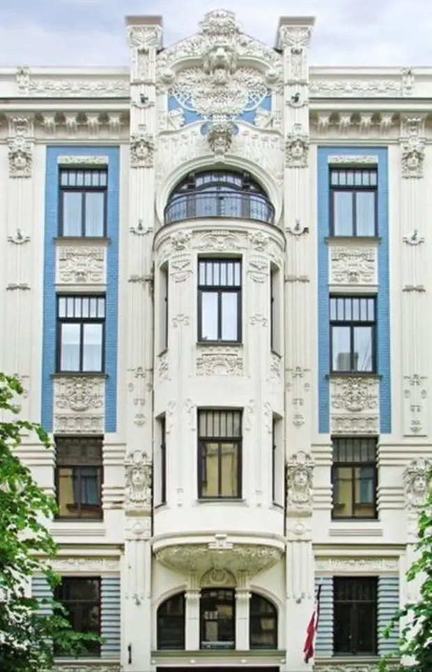 Здание на улице Альберта, построенное по проекту Михаил Эйзенштейна. Здание на улице Альберта, построенное по проекту Михаил Эйзенштейна.