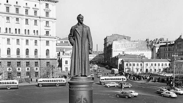 Прокуратура признала незаконным снос памятника Дзержинскому на Лубянской площади в Москве