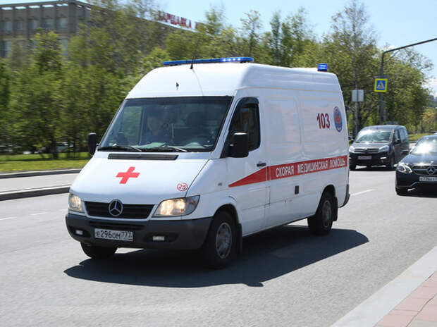 В фитнес-клубе неустойчивый шкаф рухнул на 8-летнюю девочку