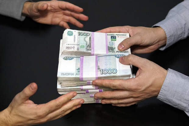 Подмосковные полицейские попались на взятке