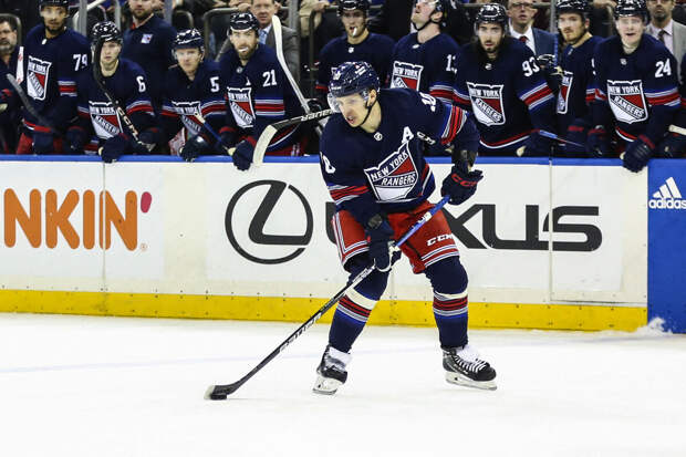 Российский форвард Панарин забросил первую шайбу за "Лос-Анджелес" в НХЛ