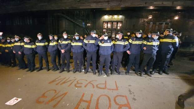 Нападение на Познера в Тбилиси: Раскрыта схема организации беспорядков