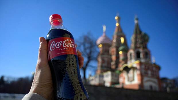 Вопреки обещаниям Coca-Cola и Pepsi остались в России. И неплохо заработали