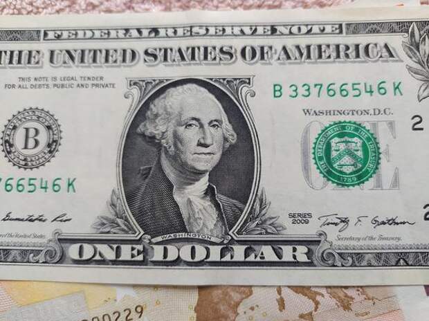 Финансовый аналитик Егоров считает, что низкий курс доллара сохранится в России до конца лета