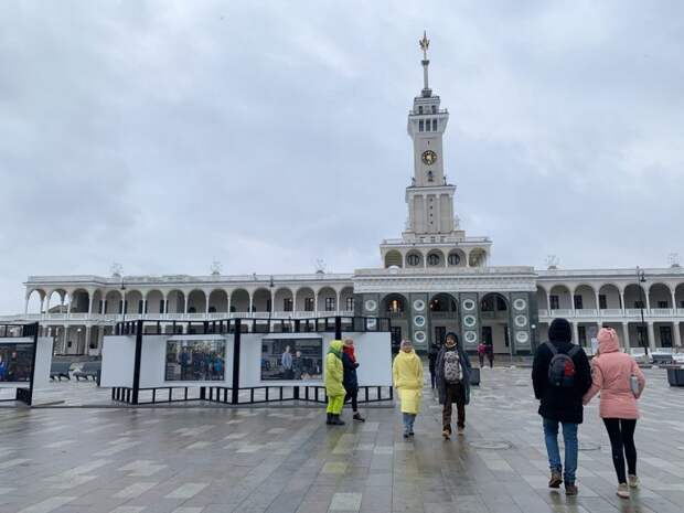 В парке Северного речного вокзала открылась выставка о труде «коммунальщиков»