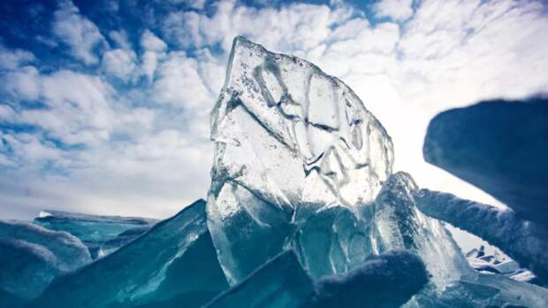 Консульство КНР уведомили о ЧП с провалившимися под лёд Байкала туристами