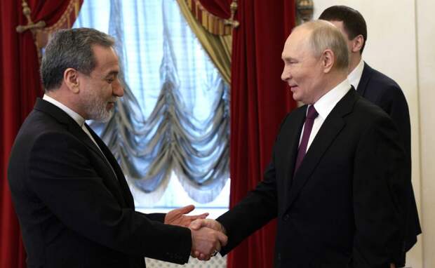 Путин и Аракчи обсудили перспективы двустороннего сотрудничества в Санкт-Петербурге