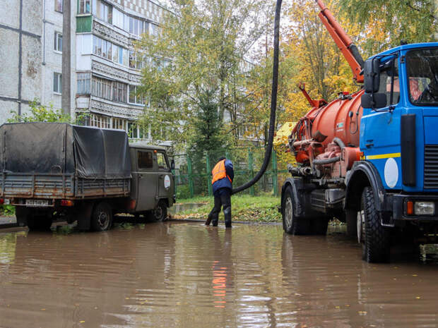 В Смоленске ассенизатор получил большой штраф за слив отходов в неположенном месте